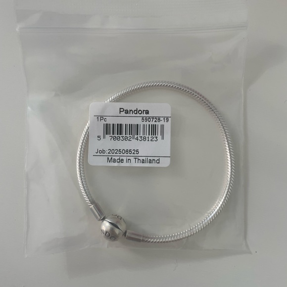 Pandora moments bracelet - size 7.5 - Picture 2 of 2
